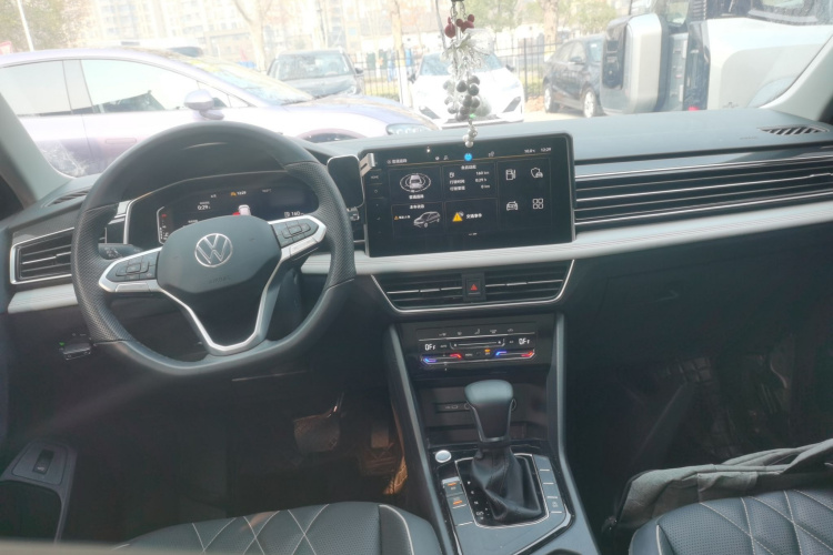 大众 途观L 2024款 330TSI 自动两驱智享版中控内饰12