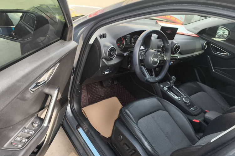 奥迪Q2L 2020款 35 TFSI 时尚致雅型中控内饰7003