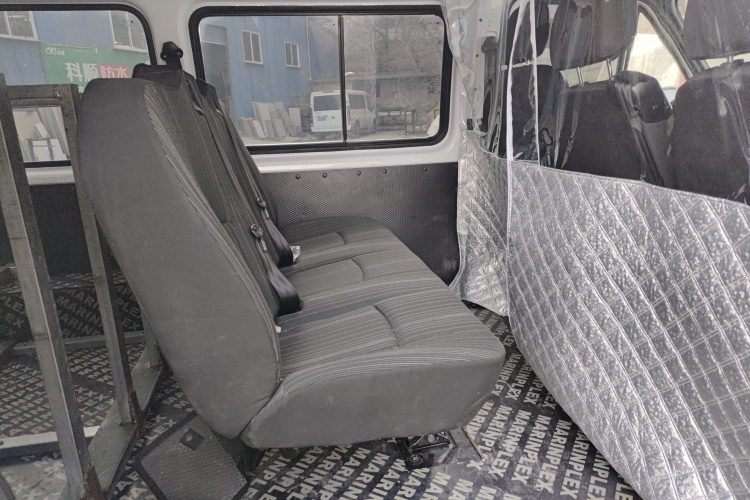 江铃 特顺 2021款 2.8T空间王金牛款短轴中高顶6座柴油国VI JX493中控内饰21