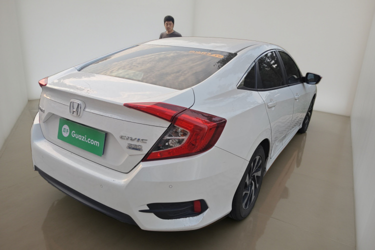 本田 思域 2016款 220TURBO 手动豪华版车身外观7