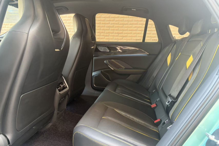 红旗H6 2023款 2.0T 致臻版车身外观6006