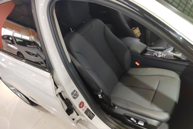 宝马3系 2017款 320Li M运动型局部细节41