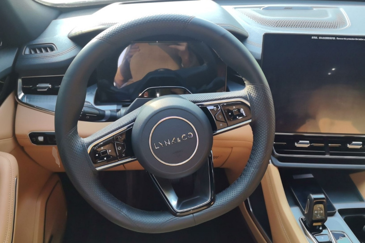 领克09 EM-P 2024款 2.0TD EM-P 四驱HALO 六座中控内饰13