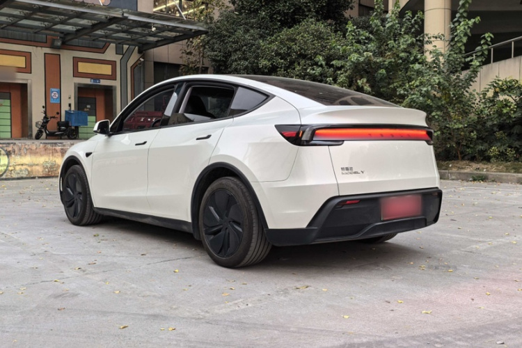 特斯拉 Model Y 2025款 后轮驱动版车身外观6007