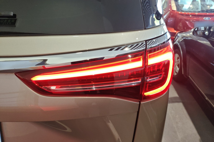 别克GL8 2022款 ES陆尊 653T 尊享型车身外观6006