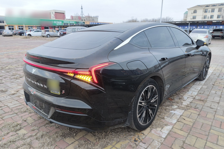 哪吒汽车 哪吒S 2024款 改款 增程 1060 Lite版车身外观7