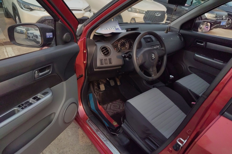 铃木 雨燕 2014款 1.3L 手动标准型中控内饰20