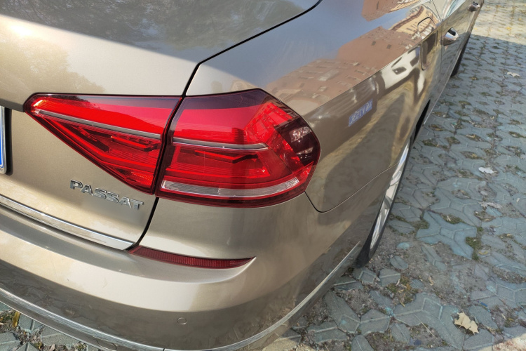 大众 帕萨特 2016款 330TSI DSG御尊版车身外观9