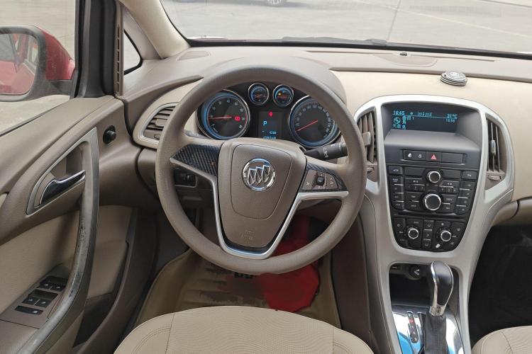 别克 英朗 2013款 GT 1.6L 自动时尚版中控内饰13