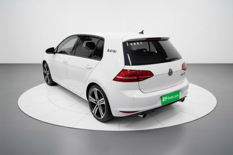 大众 高尔夫 2016款 230TSI 自动舒适型车身外观5