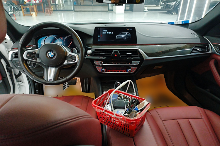 宝马5系 2018款 改款 530Li xDrive M运动套装中控内饰12