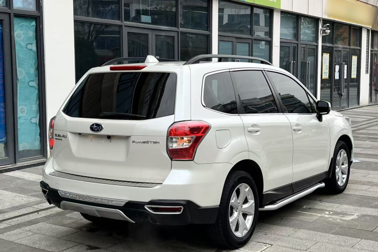 斯巴鲁 森林人 2013款 2.5i 自动豪华版车身外观7