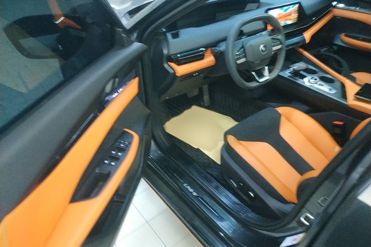 长安UNI-V 2024款 2.0T 高能版中控内饰7003