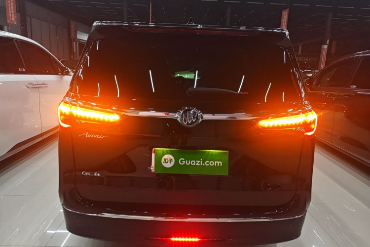 别克GL8 2022款 改款 Avenir艾维亚 六座贤礼版车身外观6