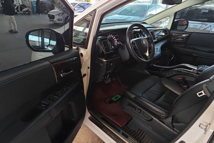 本田 艾力绅 2016款 2.4L 豪华版中控内饰20