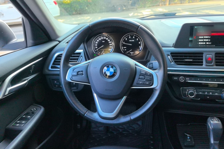 宝马1系 2018款 改款 118i 运动型局部细节13