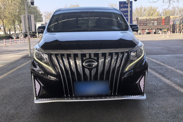 广汽传祺 传祺M8 2023款 领秀系列 390T 尊贵版车身外观6011