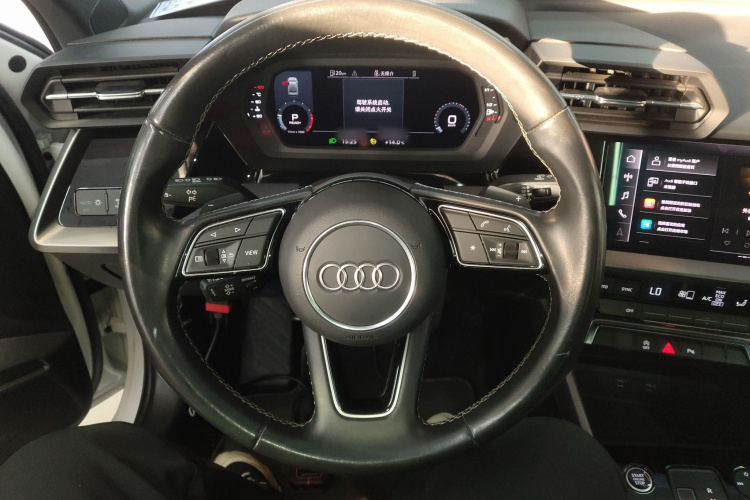 奥迪A3 2023款 改款 A3L Limousine 35 TFSI 时尚运动型中控内饰13