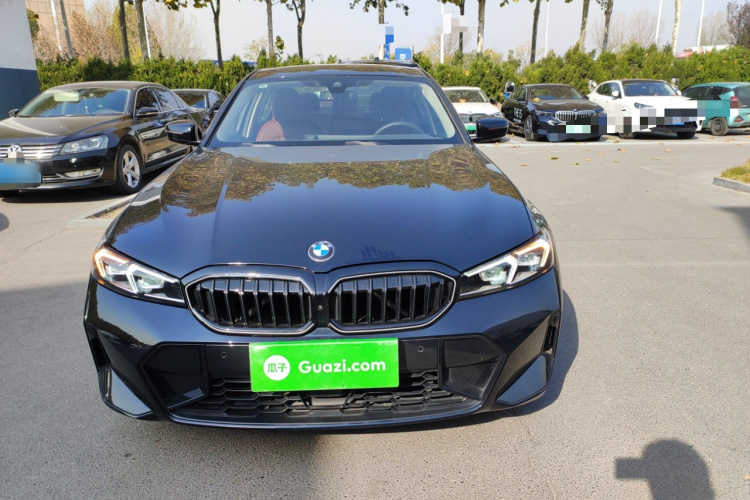 宝马3系 2025款 330Li M运动曜夜套装车身外观2