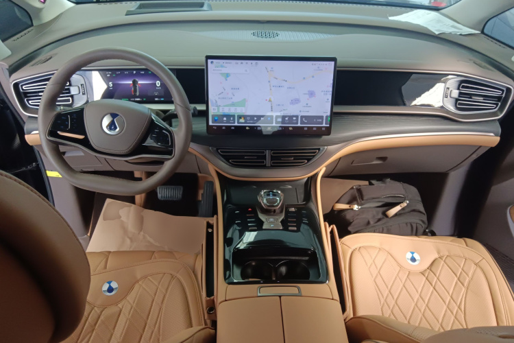 腾势D9 2022款 DM-i 970 四驱旗舰型中控内饰12