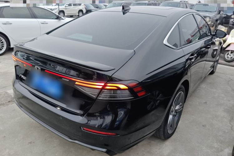 本田 雅阁 2025款 运动系列 260TURBO 尊贵版车身外观7