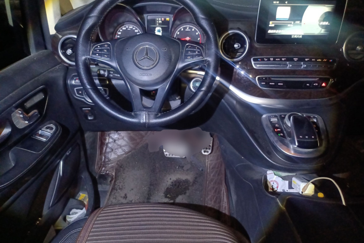 奔驰V级 2018款 V 260 L 尊贵加长版 国VI中控内饰13