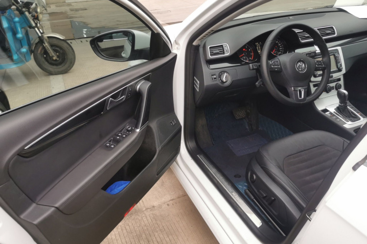 大众 迈腾 2015款 1.8TSI 豪华型中控内饰20