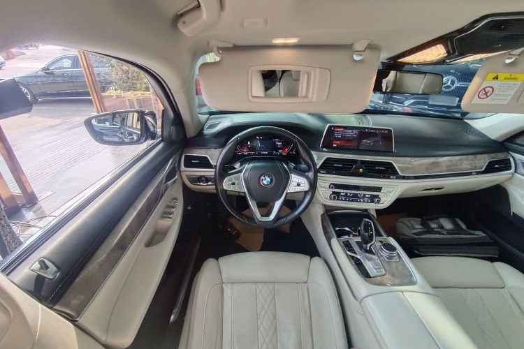 宝马7系 2021款 740Li 领先型 豪华套装局部细节13