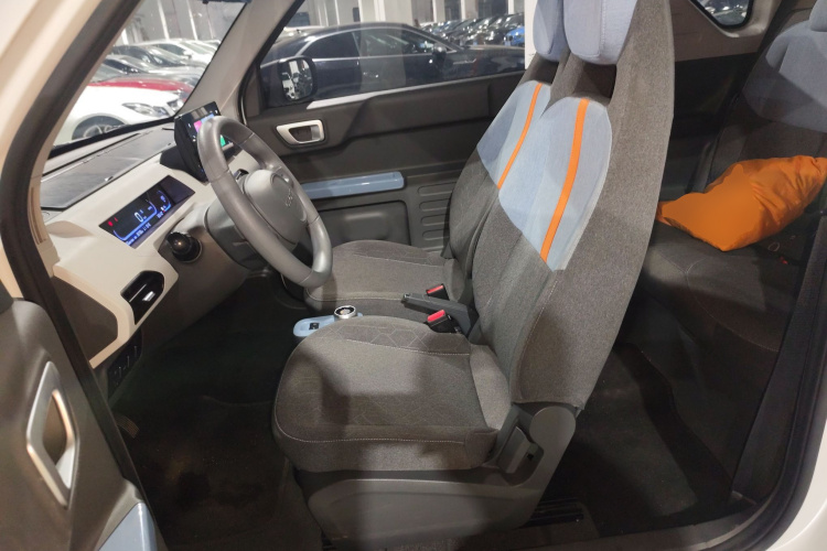 吉利银河 2023款 熊猫mini 200km 耐力熊中控内饰19