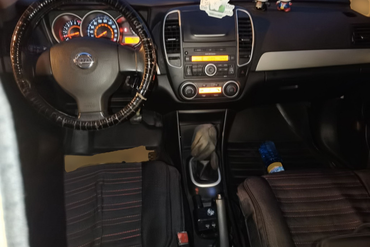 日产 轩逸 2018款 经典 1.6XE+ 手动领先版中控内饰12