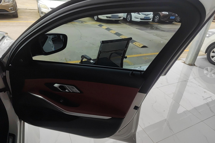 宝马3系 2022款 325Li M运动曜夜套装中控内饰7005