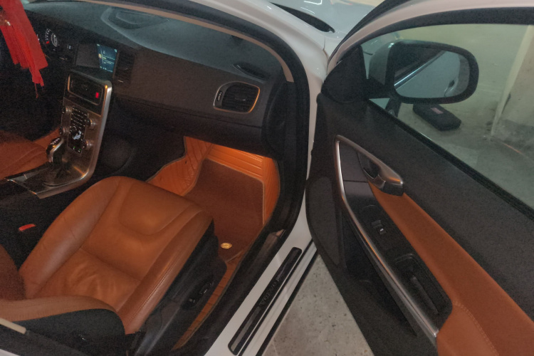 沃尔沃S60 2015款 S60L 2.0T 智远版局部细节9005