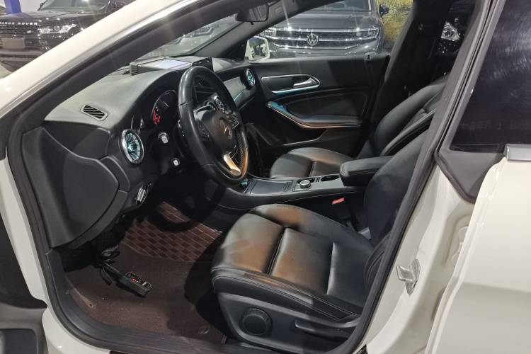 奔驰CLA 2017款 改款 CLA 200 动感型中控内饰20