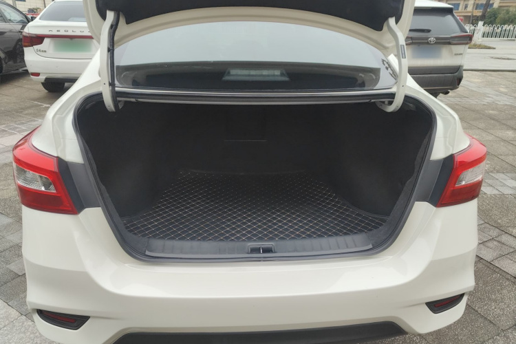 日产 轩逸 2021款 经典 1.6XL CVT豪华版机舱底盘23