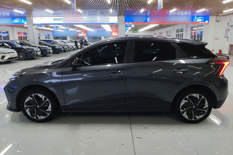 名爵 MG4 EV 2023款 415km 出海冠军版车身外观4