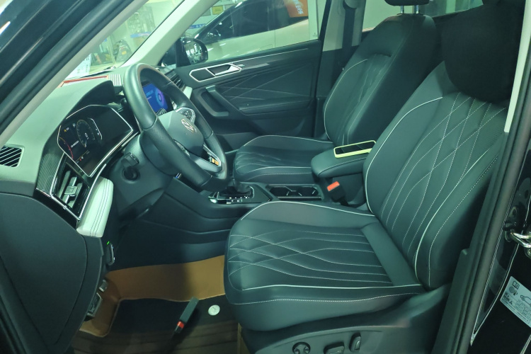 大众 途观L 2024款 330TSI 自动两驱R-Line越享版局部细节19