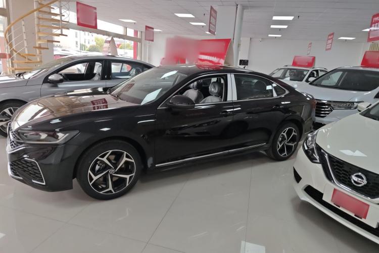 大众 帕萨特 2025款 出众款 330TSI 星空精英版车身外观6002