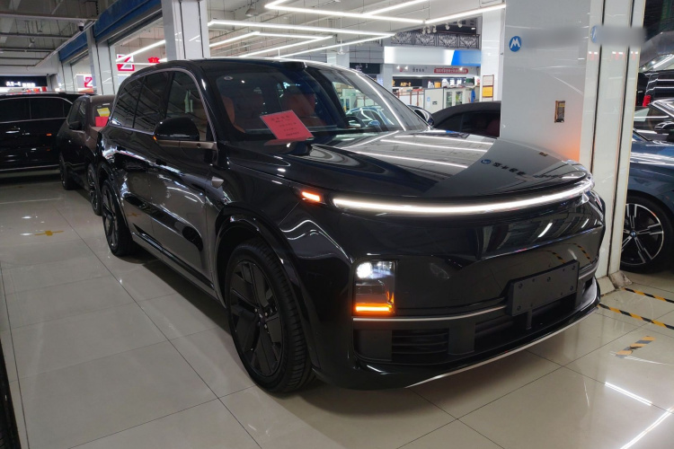 理想汽车 理想L9 2025款 Ultra 智能焕新版车身外观3