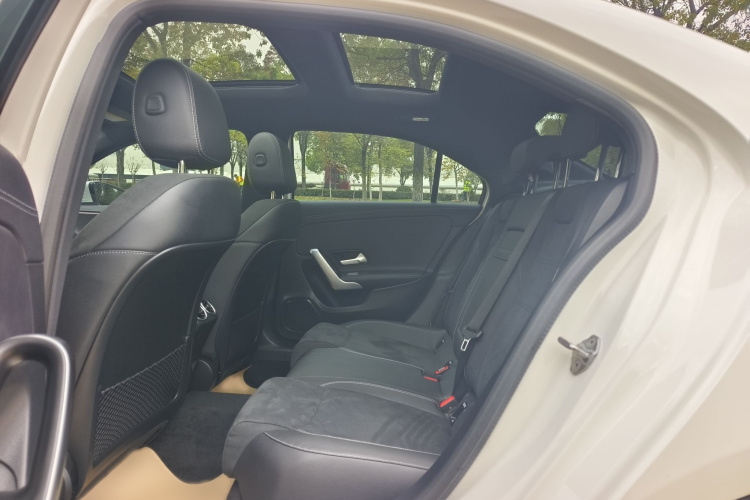 奔驰A级 2022款 改款三 A 200 L 运动轿车时尚型中控内饰7003