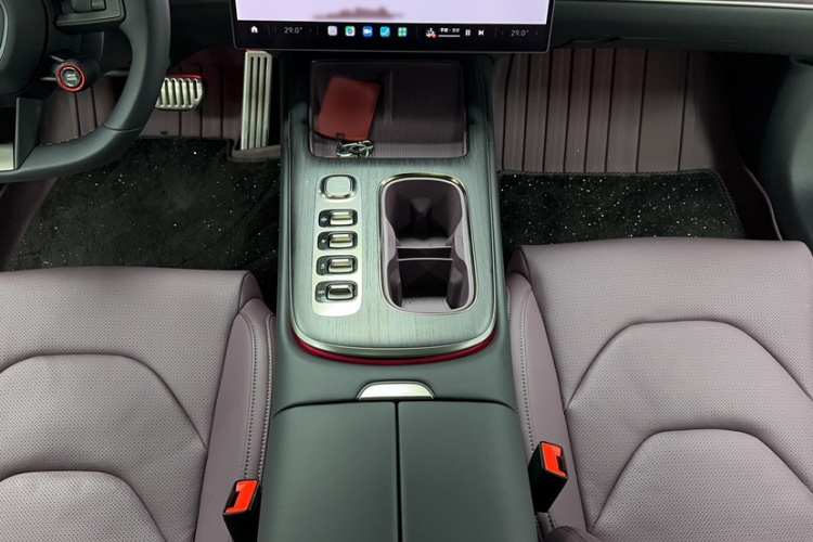 小米汽车 小米SU7 2024款 四驱超长续航高阶智驾Max版中控内饰7001