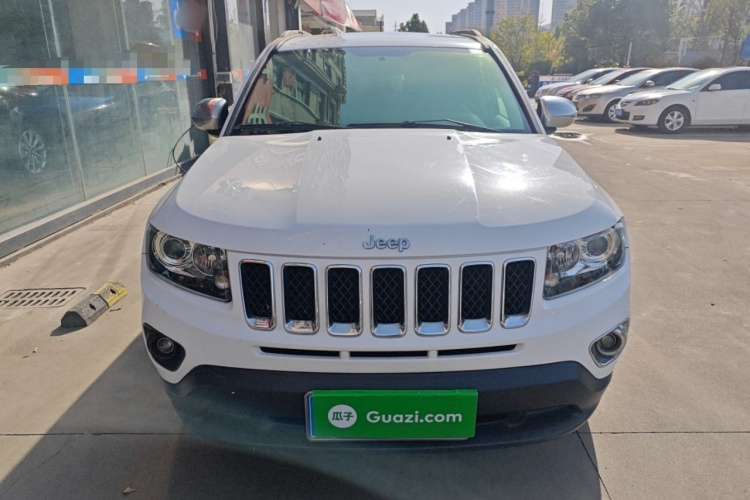 Jeep 指南者(进口) 2015款 2.0L 两驱运动版车身外观2