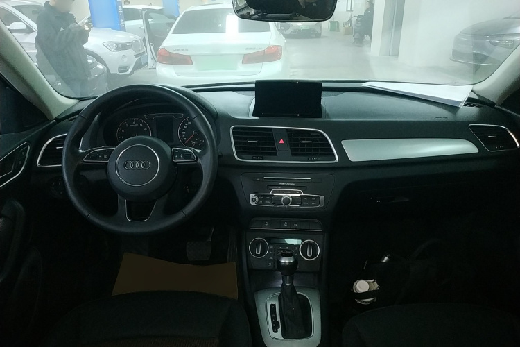 奥迪Q3 2018款 30周年年型 30 TFSI 时尚型中控内饰12