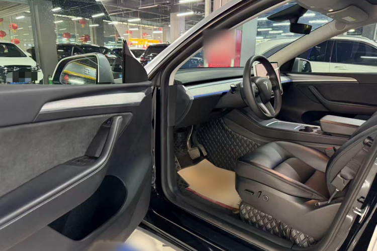 特斯拉 Model Y 2023款 后轮驱动版中控内饰7002
