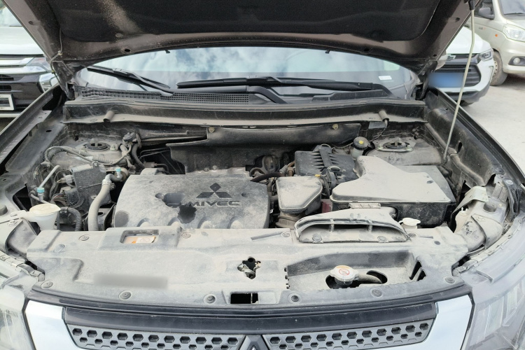 三菱 欧蓝德 2019款 2.4L 四驱致享版 5座 国V局部细节24