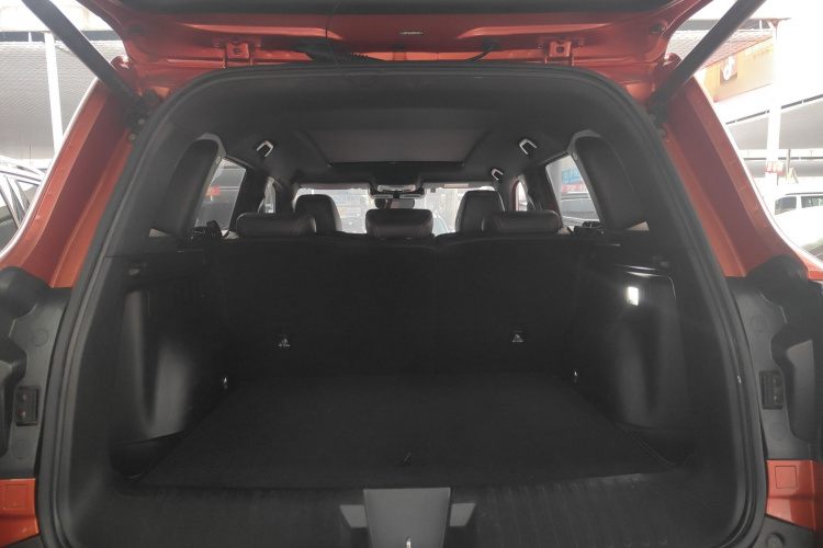 哈弗大狗 2021款 2.0T DCT四驱中华田园犬版机舱底盘23