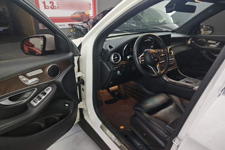 奔驰GLC 2020款 GLC 260 L 4MATIC 豪华型中控内饰20