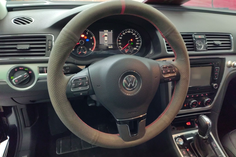 大众 帕萨特 2015款 1.8TSI DSG御尊版中控内饰13