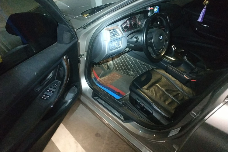 宝马3系 2014款 320Li 豪华设计套装中控内饰7003