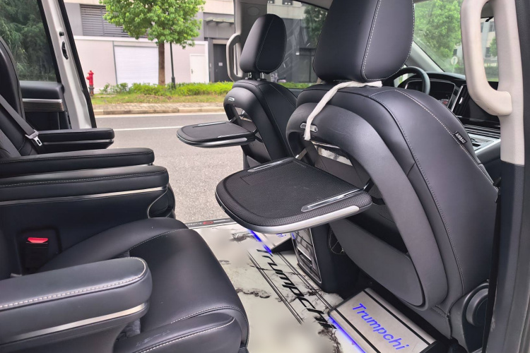 广汽传祺 传祺M8 2023款 领秀系列 390T 豪华版中控内饰7013