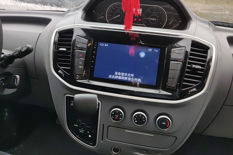 上汽大通MAXUS 新途V80 2023款 2.0T AMT经典傲运通短轴中顶5/6座局部细节16